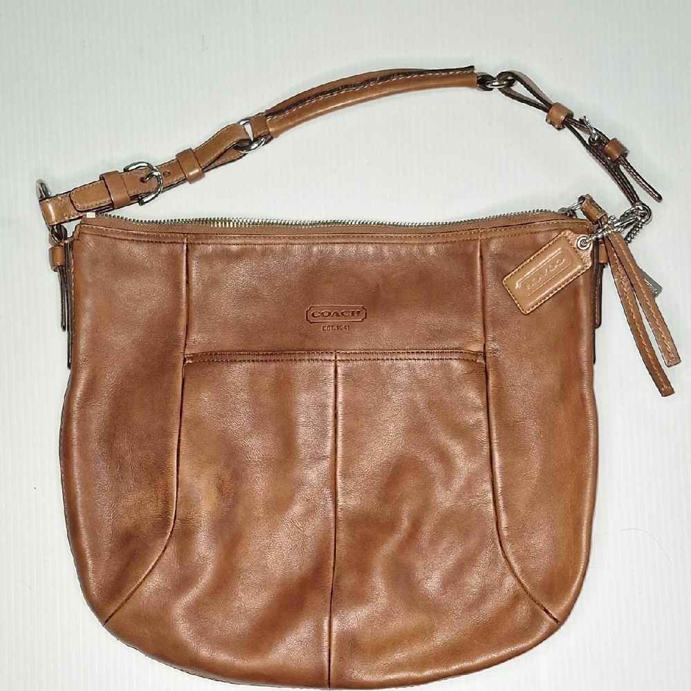 COACH (Vintage) Madison Hobo Bag in Tan. - Picture 2 of 15
